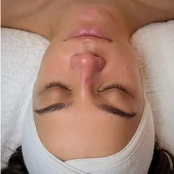 Limpieza Facial + Perfilado de Cejas