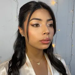 Maquillaje y peinado (Consultar)