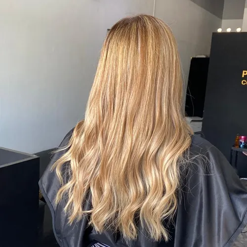 PROMO: Color raíz + Nutrición nutritiva + Secado Brushing lacio