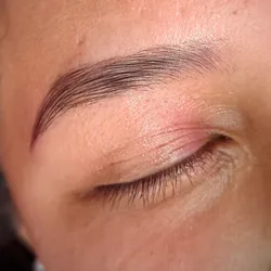 Laminado de cejas + Diseño y perfilado de cejas 