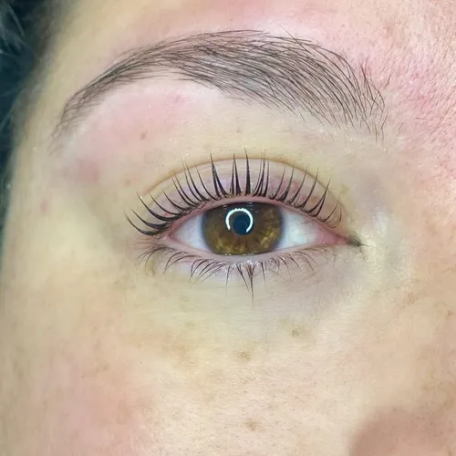 Lifting + perfilado de cejas