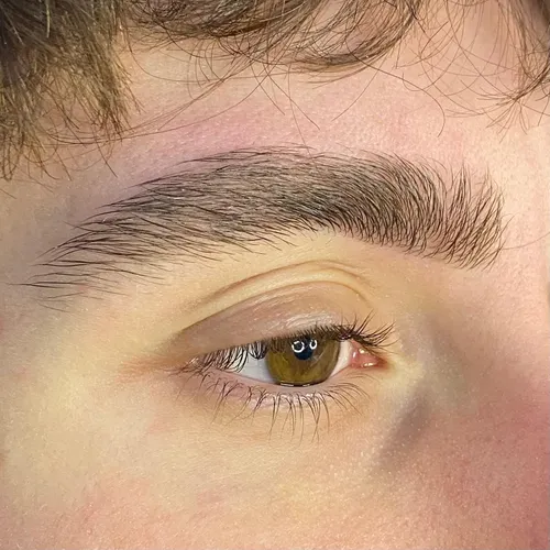 Diseño de cejas masculino 