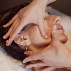 Drenaje linfático facial 