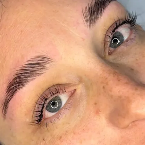 Lifting de pestañas + laminado y perfilado de cejas 