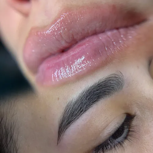 Hidralips + Perfilado de cejas 