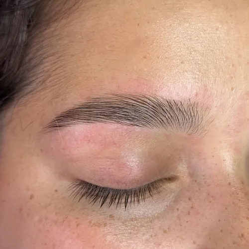 diseño y perfilado de cejas + mantenimiento 