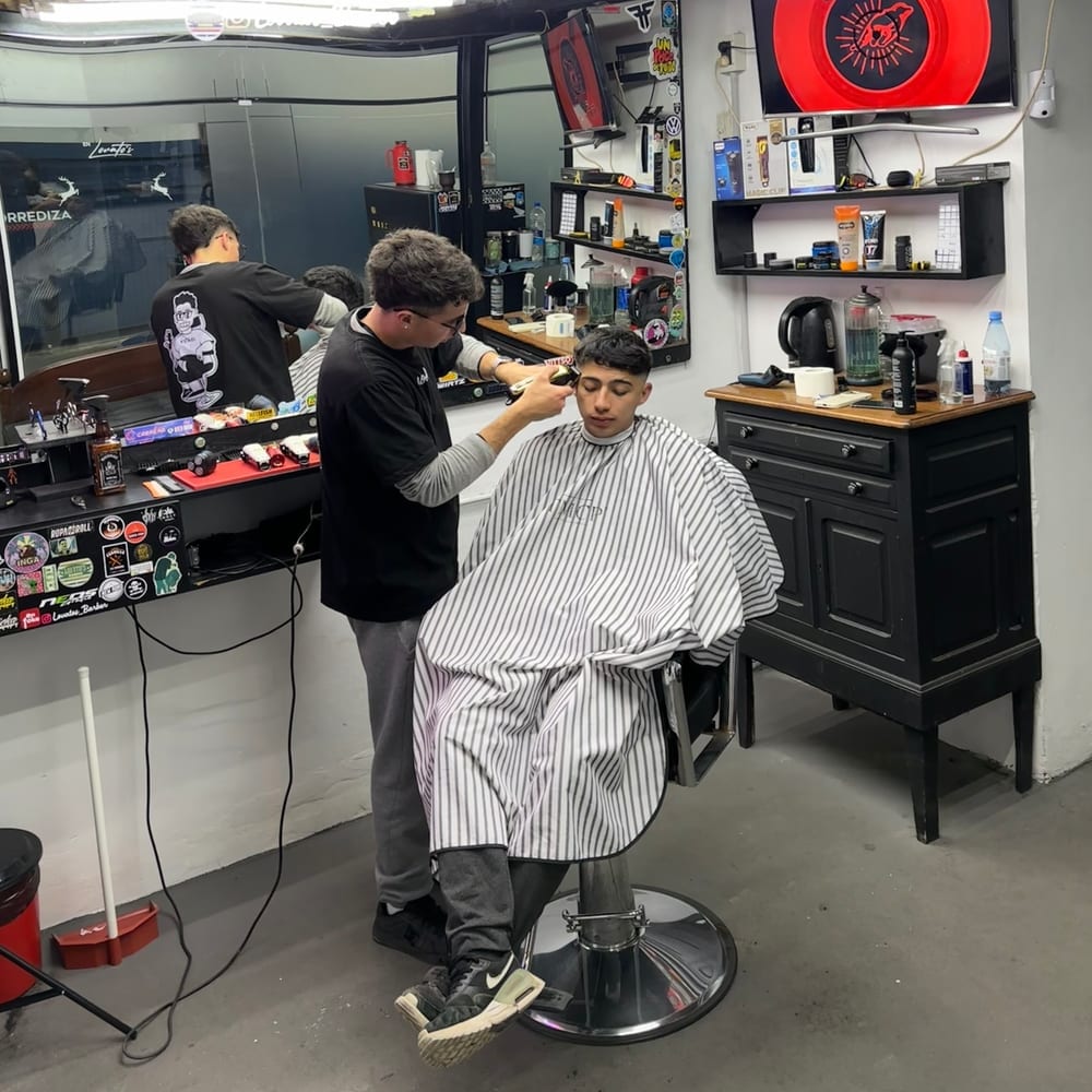 Logo de Lovato’s Barberia 
