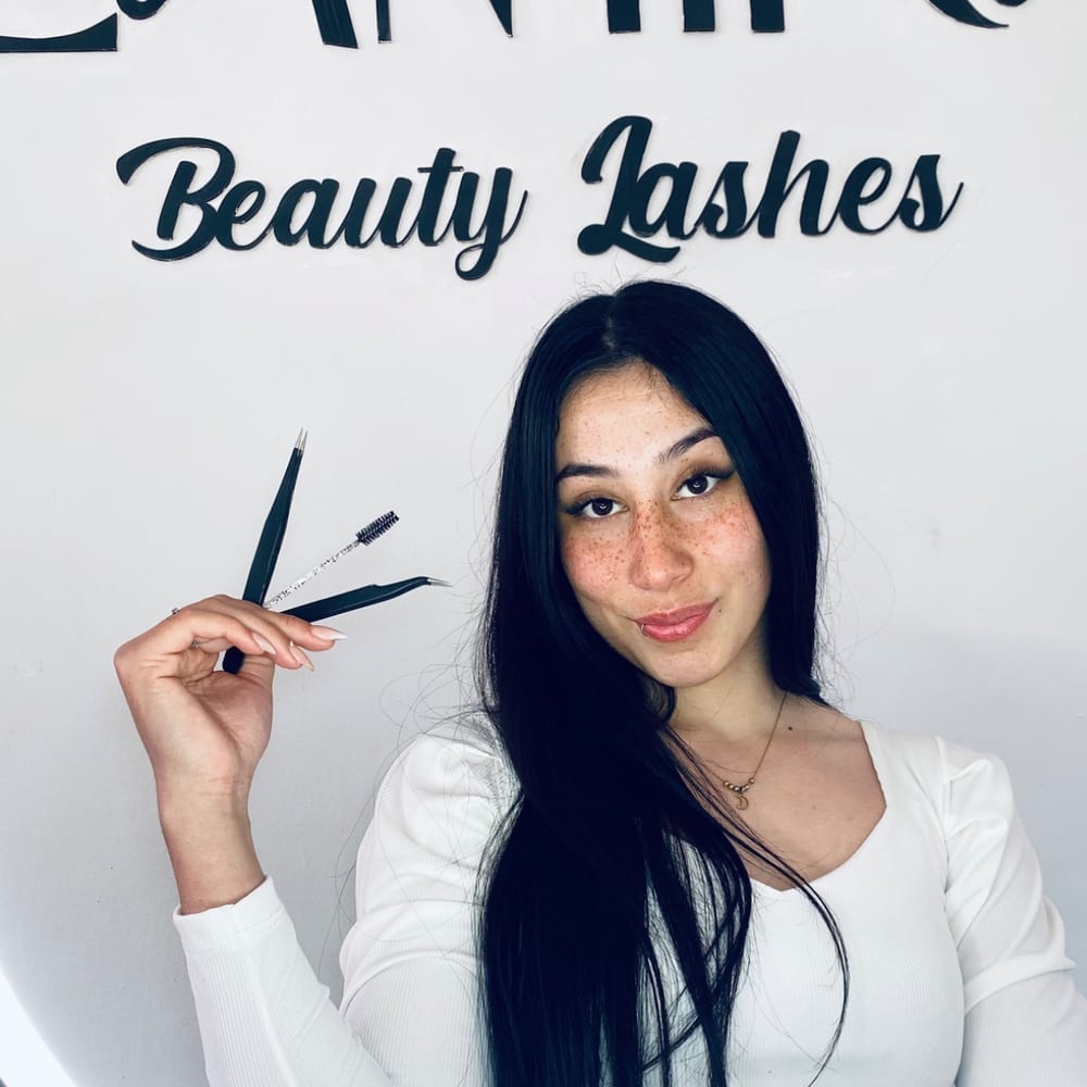 Logo de Zamira Lashes