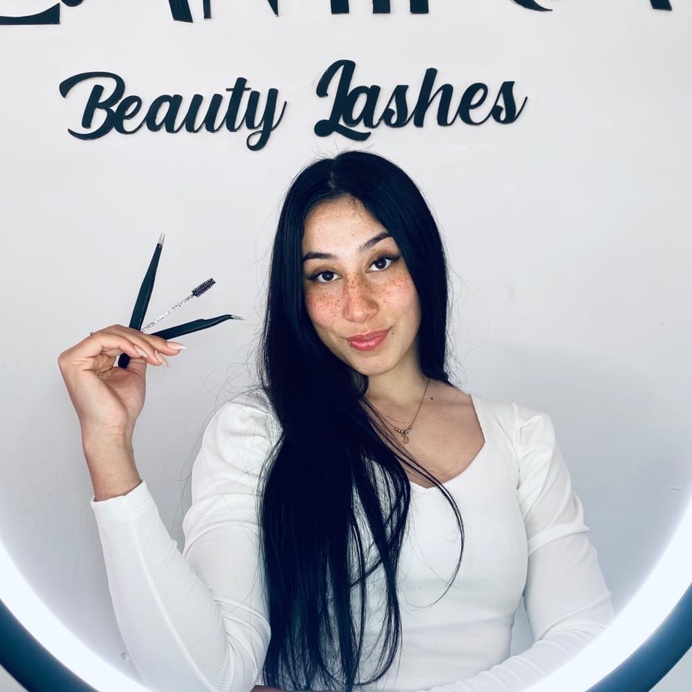 Logo de Zamira Lashes