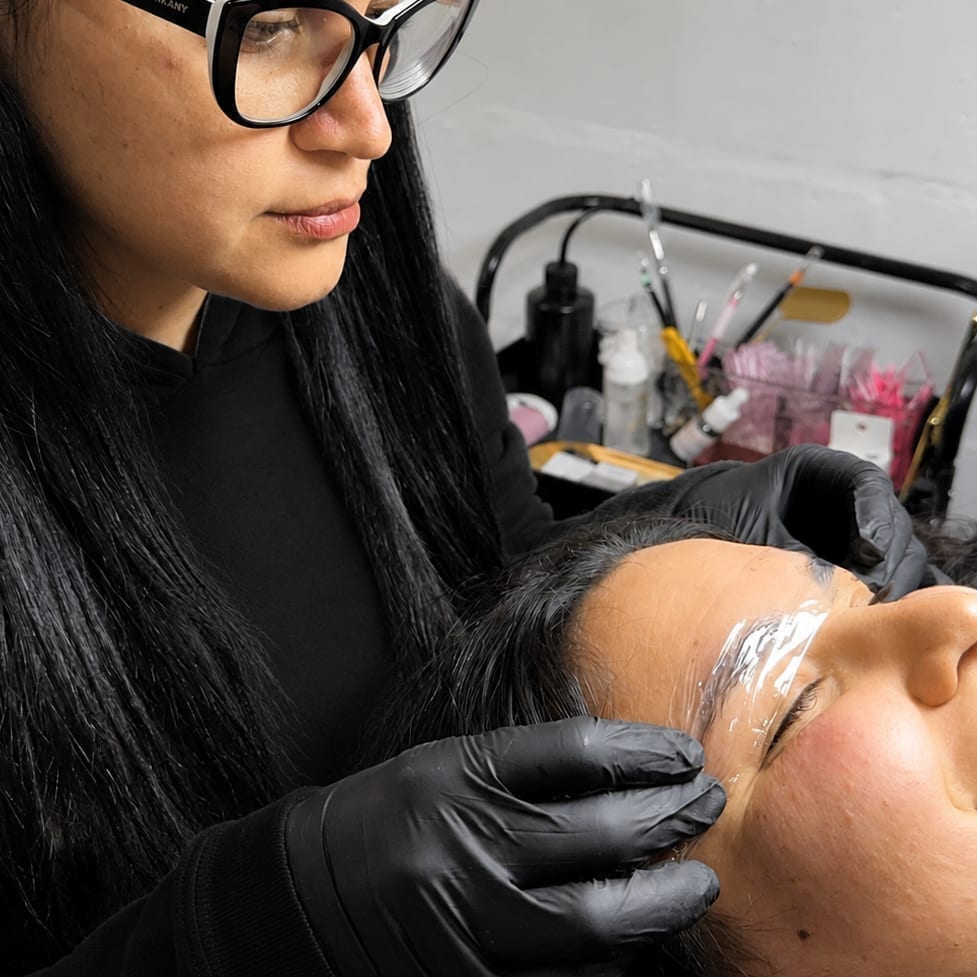 Logo de Ari Reynaldo StudioBeauty