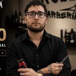 Logo de Russ Barberia 