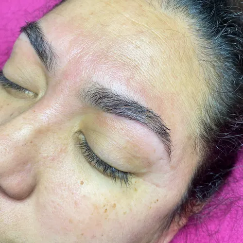 Diseño y perfilado de cejas