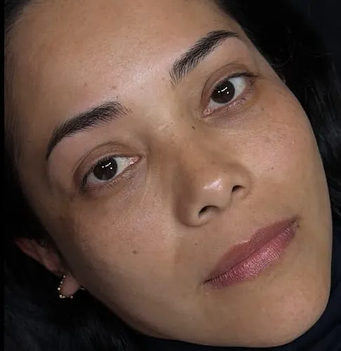 Cejas naturales pelo a pelo