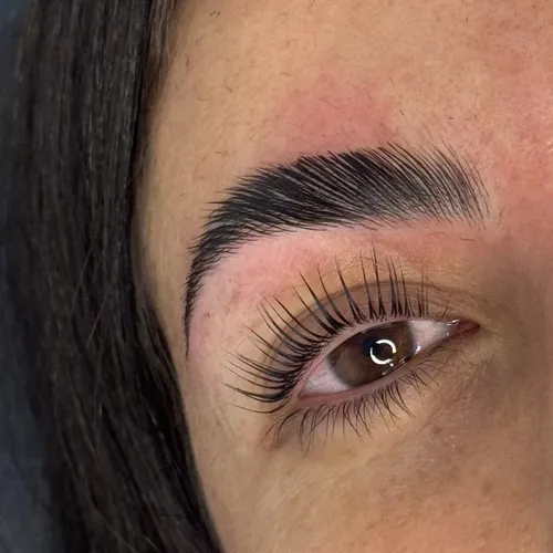 Laminación del bello de las cejas y pestañas +depi, para una mirada más iluminada, y prolija 