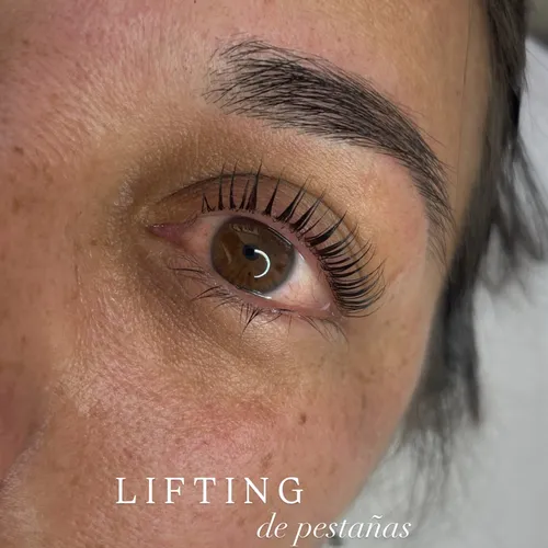 Lifting de pestañas: tinte, nutrición, hidratación, de Aylén Miño Studio
