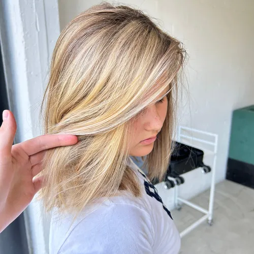 Mechas en tono de oro 