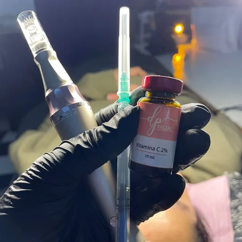 Microneedling (Dermapen) con activos premium de Farmacia Roden✨