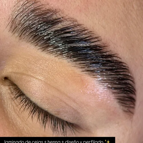 laminado de cejas y diseño y perfilado 