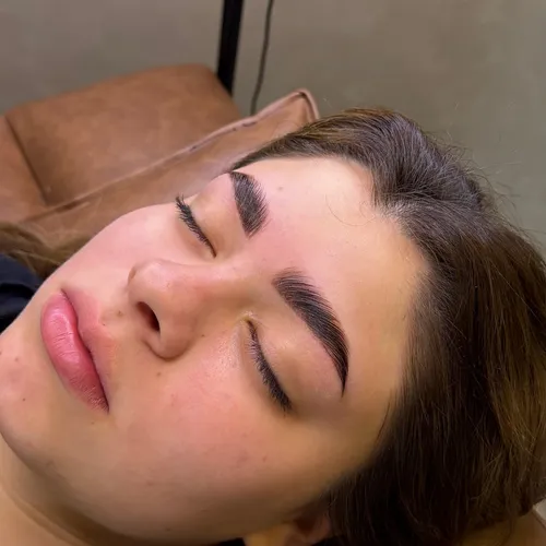 Laminado de cejas y tinte 
