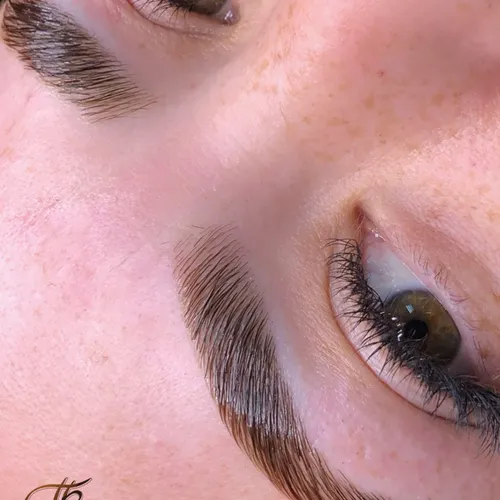 Define tus cejas por más tiempo 