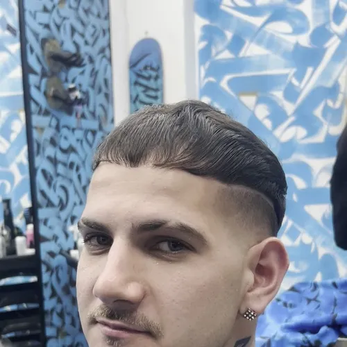 Hair tattoo lateral, de Spirit Barber