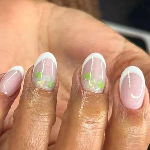 Esculpidas french almond 🤍, de Bren.Nailstudy 