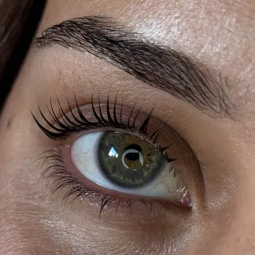 Lash lifting con nutrición + diseño personalizado de cejas ✨